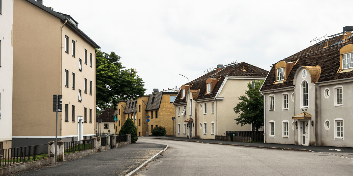 Hus längs med en gata i Borås.